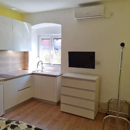 Lory Apartment *